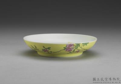 图片[2]-Dish with flowers in yellow ground of falangcai painted enamels, Qing dynasty, Yongzheng reign (1723-1735)-China Archive